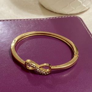 Gold coloured infinity side clip bracelet